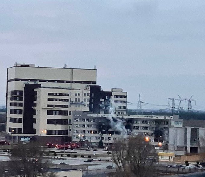 Daños en los edificios de formación de la central de Zaporiya en una imagen de la cadena   Nexta