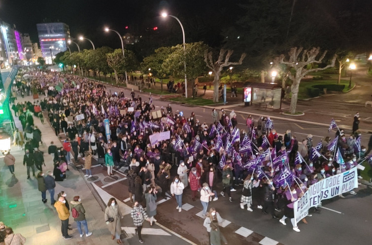 Las convocatorias feministas del #8M vuelven a reunir a miles de personas en Galicia (vídeos)