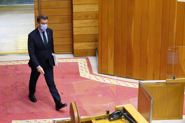 El presidente de la Xunta de Galicia, Alberto Núñez Feijóo, a su llegada a una sesión de control en el Parlamento de Galicia.