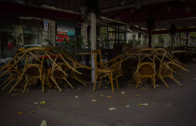 ¿Cierre patronal de bares y restaurantes el lunes? Hosteleros de A Coruña lo apoyan y los de otros lugares lo votarán