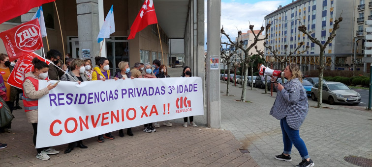 Nueva jornada de protestas entre los trabajadores de las residencias privadas, con caravana de coches en A Coruña​