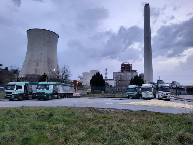 La térmica de As Pontes vuelve a parar por culpa de la falta de transportistas que le lleven el carbón​