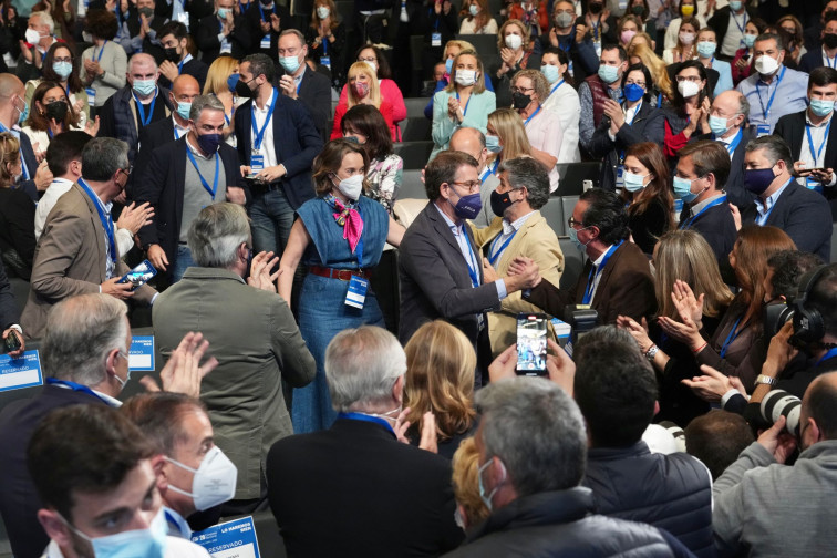 Baño de masas a Feijóo en un plácido Congreso del PP que supone su adiós a Galicia