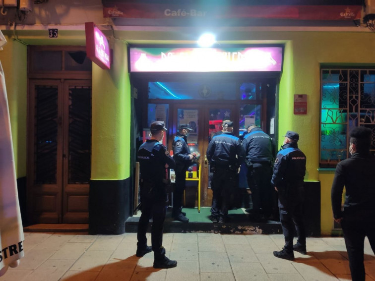 Un estriptis ilegal causa una intervención de la Policía Local de Lugo este fin de semana en un bar latino