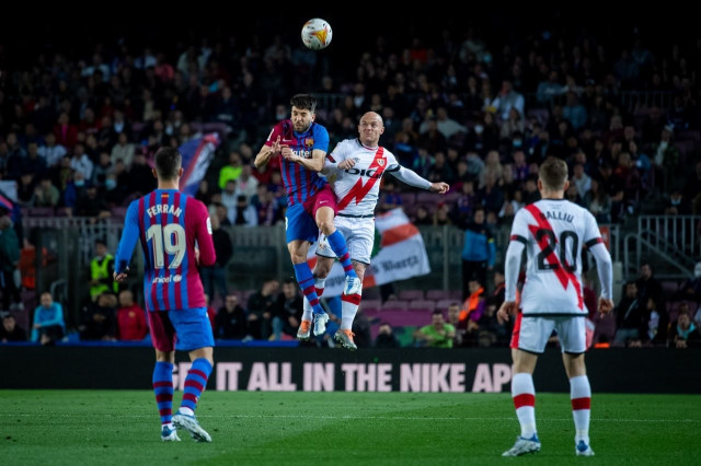 El FC Barcelona apático se complica entrar en la Champions tras perder en casa con el Rayo Vallecano