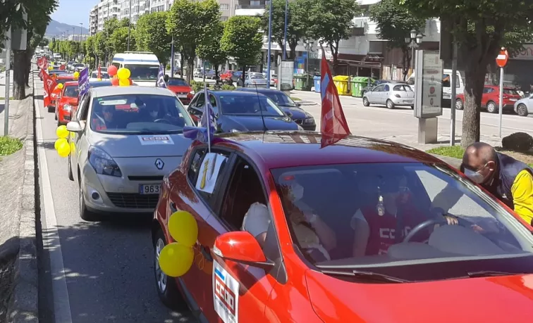 Encierro en la central de Correos en Pontevedra como prolegómeno a varias jornadas de huelga para reclamar empleo estable