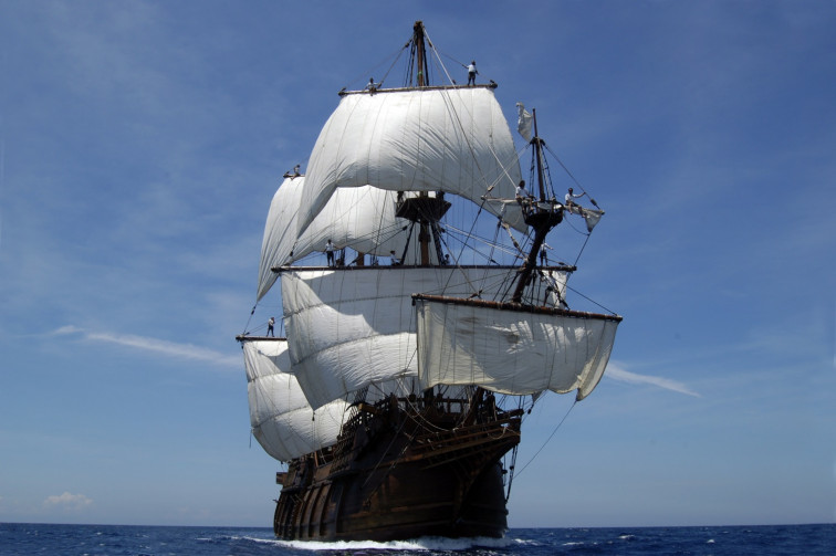 El galeón Andalucía, atracado en A Coruña, recibe a los curiosos que quieren visitar gratis su cubierta