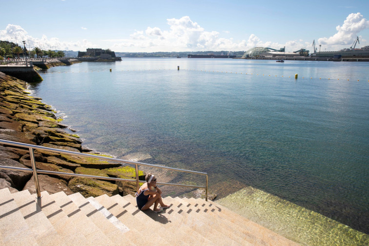 La apertura de la nueva zona de baño del paseo de O Parrote en A Coruña es cuestión de días