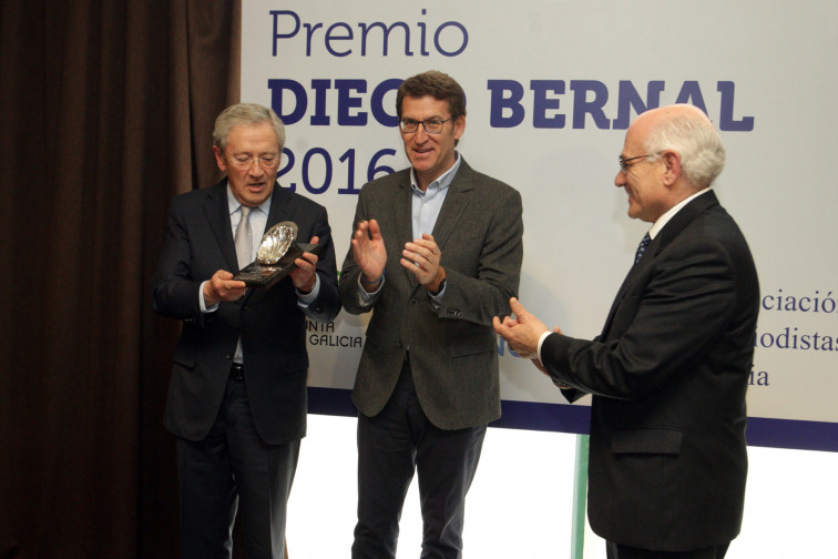 Fernando Ónega recibe o premio xornalístico Diego Bernal 2016