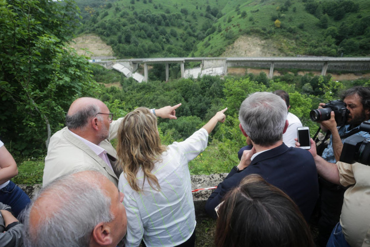 PP y PSOE evitan hablar de plazos para el viaducto colapsado de la A-6; el BNG denuncia 