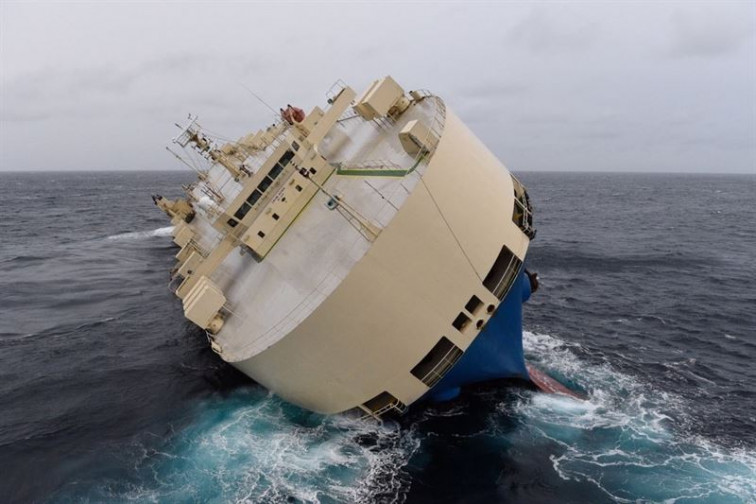 Francia evalúa a situación do buque escorado e á deriva cara o golfo de Biscaia