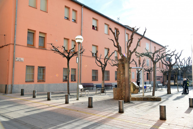 Archivo - Fachada de una residencia en Lleida.