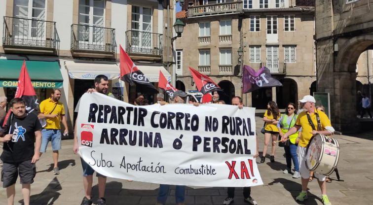 Carteros rurales denuncian a Correos en Santiago por la presión que sufren por la subida de los combustibles