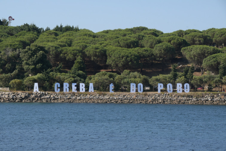 Activistas reclaman en a Creba la devolución de la isla “a su legítimo propietario: el pueblo gallego”