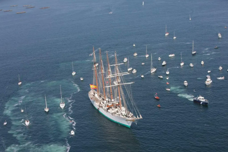 (GALERÍA) La llegada del Juan Sebastián Elcano a Baiona deja unas postales históricas en el homenaje a la Armada