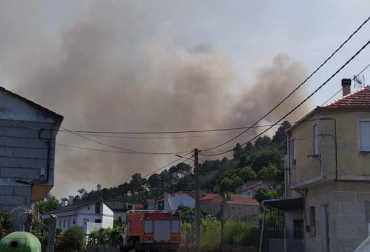 La carretera nacional-120 reabre pero el incendio de Rivadavia sigue activo y surge otro en Quins, Melón