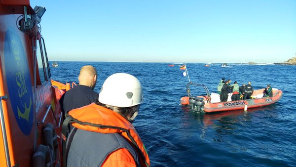 Máis de 50 buzos seguen buscando aos mariñeiros desaparecidos