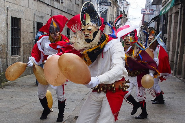 A festa resiste á choiva na semana grande do Entroido