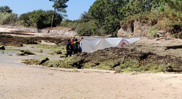 Aparece un cadáver de un hombre en las rocas de  la playa de Ancados en Boiro