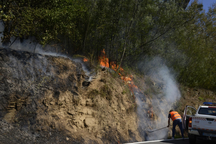 Incendio intencionado en Maceda alcanza ya las 150 hectáreas de terreno calcinado en menos de un día