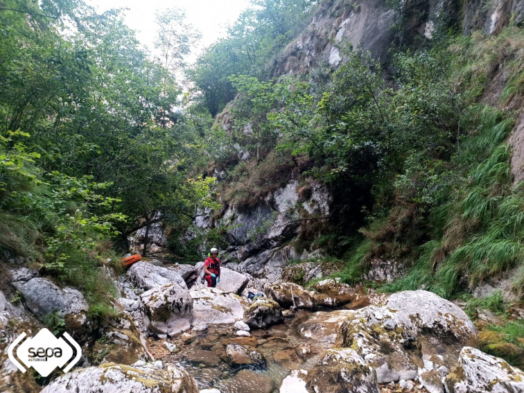 Pesar por la muerte de un abogado vigués que se cayó por un barranco de 80 metros en Cabrales, Asturias