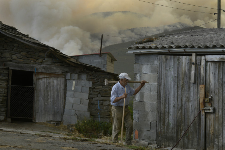 Incendios Galicia: Ourense vuelve a ser el punto crítico, con casas cercadas por el fuego y miles de hectáreas arrasadas