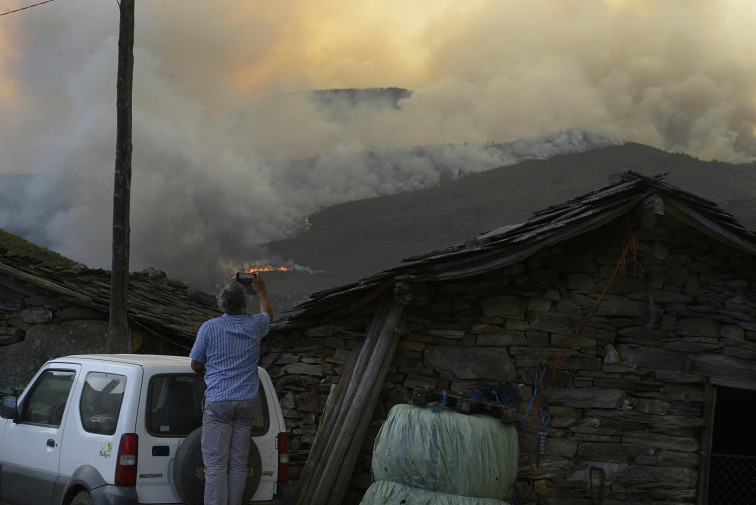 Incendios Galicia: Boiro y Valdeorras controlados; estabilizado el de Boborás y el de Laza se mantiene en 2.100 ha