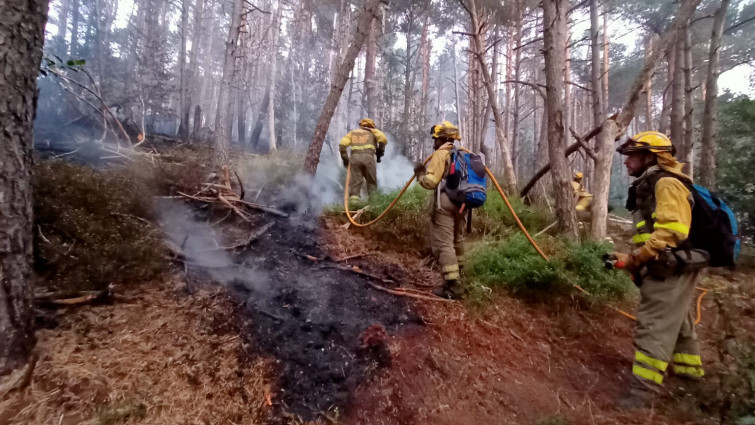 La Xunta informa de que el incendio de O Irixo se encuentra ya estabilizado y el de Boborás, controlado