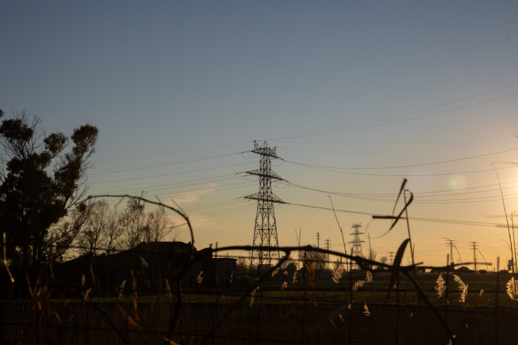 El precio de la luz baja un 11,4% este domingo, hasta 269 €/MWh