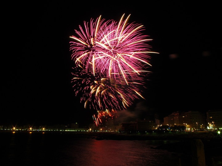 La Batalla Naval de A Coruña regresa este domingo a la ensenada del Orzán después de dos años sin celebrarse