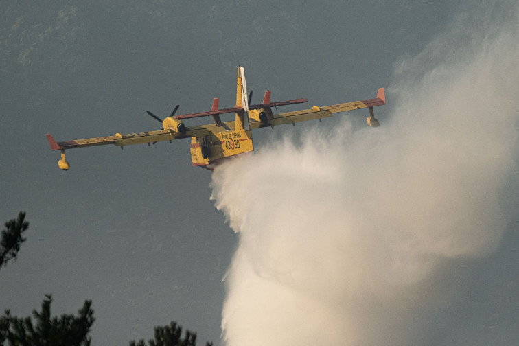 Los siete focos del incendio de Pontón son motivo para creer en la intencionalidad del fuego, según el alcalde