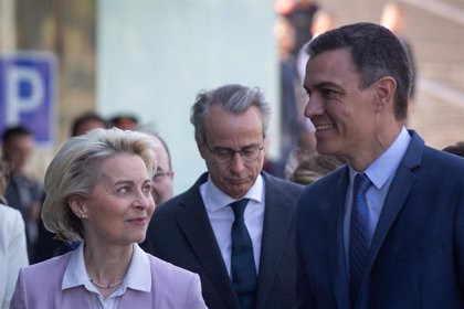 Von der Leyen, al frente de los populares europeos, aplaude las medidas de ahorro energético de Sánchez