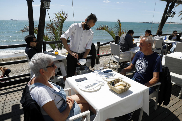 Engordar en verano es común porque comemos menos pero comemos peor y bebemos más alcohol