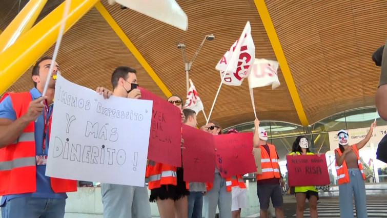 Un vuelo cancelado y seis retrasos en Lavacolla por las huelgas en las aerolíneas Ryanair e Iberia Express