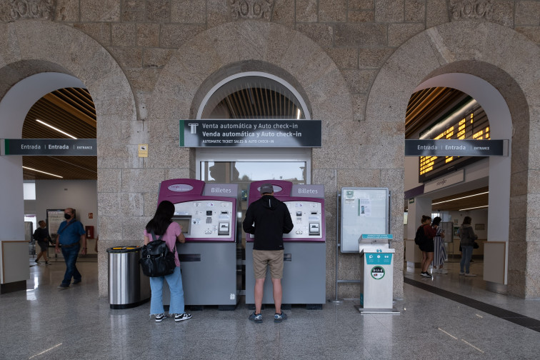 Renfe mantiene los bonos para viajar gratis en media distancia y Avant