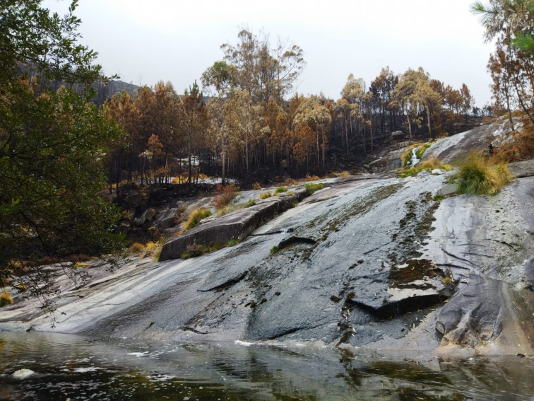 Cortes de agua en A Pobra por las lluvias torrenciales que arrastran ceniza de los incendios del Barbanza