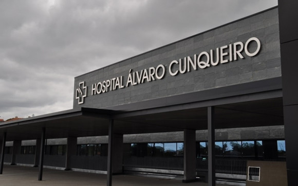 Un brote en el Álvaro Cunqueiro obliga a aplazar las operaciones por no tener suficiente personal de enfermería