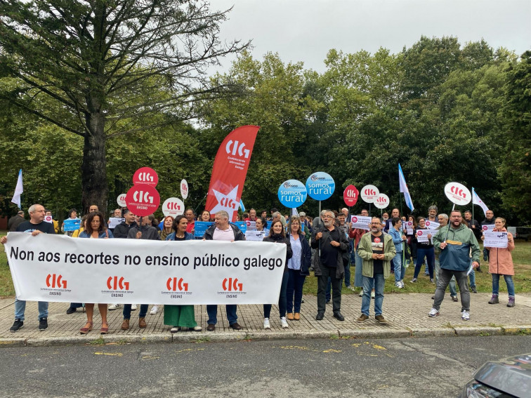 Las escuelas todavía sin abrir y ya tiene lugar la primera manifestación contra la Xunta en defensa de la enseñanza