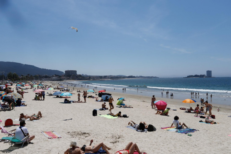 Atención bañistas: niveles elevados de bacterias en el tramo central de la playa de Samil