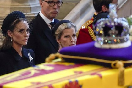 Los británicos dan su último adiós a Isabel II, 