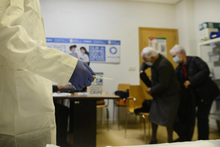 Salud Pública aconseja administrar juntas la dosis de recuerdo de la Covid con la vacuna de la gripe