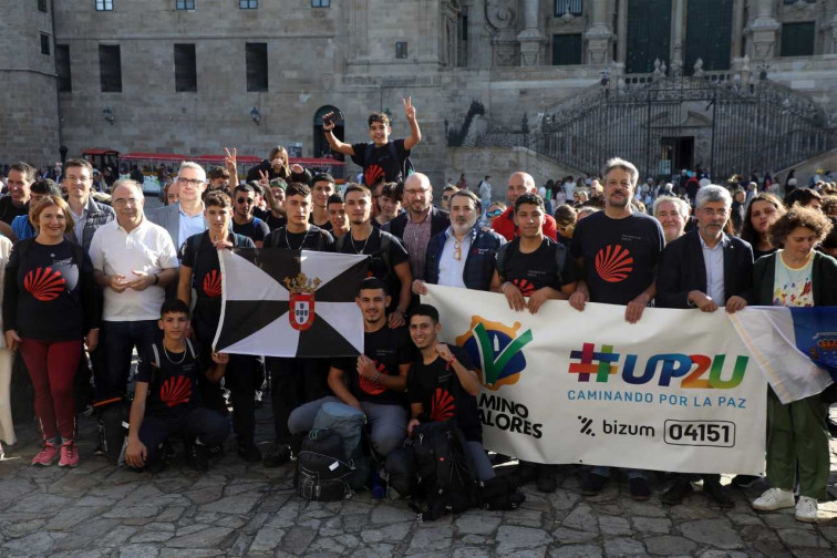 La Xunta ha recibido hoy a los participantes del 'Camiño dos Valores' en la Plaza del Obradoiro