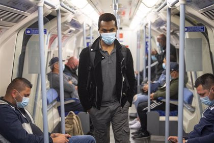 Sanidad no debatirá el fin de las mascarillas en el transporte público en la interterritorial de Santiago