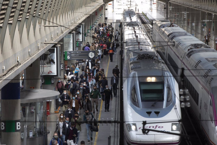 Usuarios regulares del tren piden al próximo Gobierno un abono laboral-estudiantil para toda España