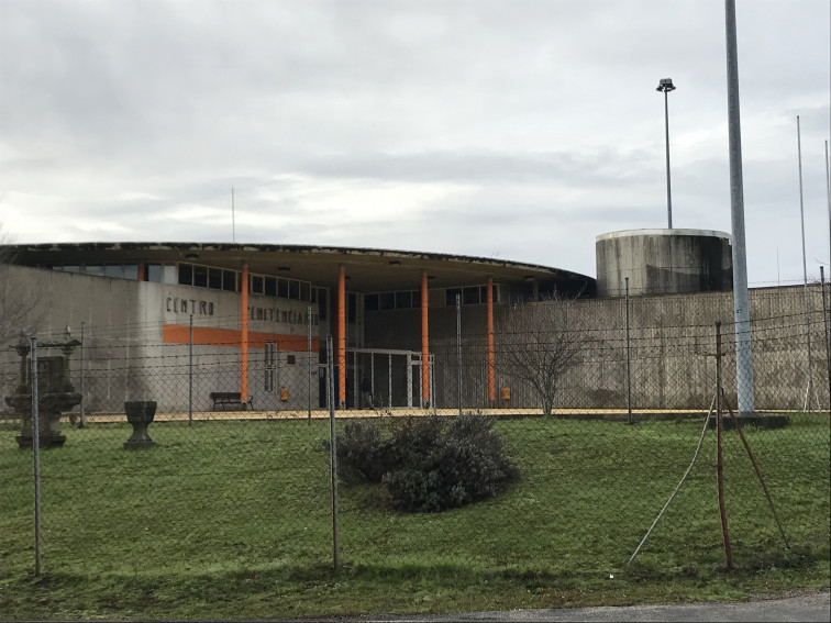 Un preso de A Lama se atrinchera en la biblioteca del centro penitenciario