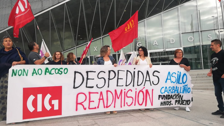 Multa a los trabajadores del asilo de O Carballiño por una manifestación y Espazo Común les ofrece 