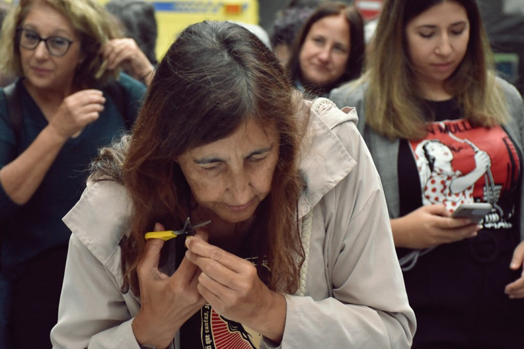 La represión a las mujeres de Irán no moviliza a los gallegos, salvo unas pocas excepciones en Vigo y Compostela