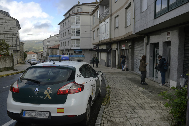 Así es el sospechoso de disparar en la cara a otro hombre en Maceda y que sigue fugado