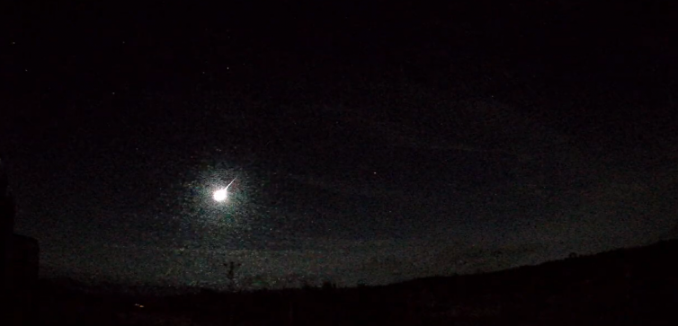 (VÍDEO) Un meteorito cruza Galicia de punta a punta y deja un fogonazo en el cielo nocturno