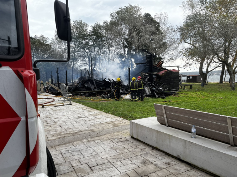 Arde hasta los cimientos el restaurante 'Estrella del Mar' de Boiro, en un incendio de madrugada